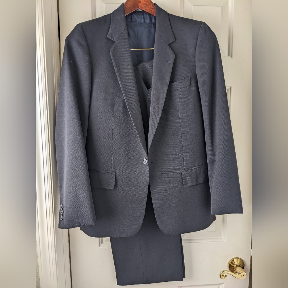 Navy Tailored Business 3pc Suit with Structured Shoulders